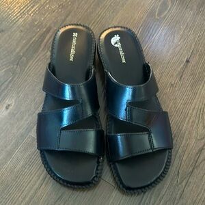 Women’s Black Sandals - US9.5